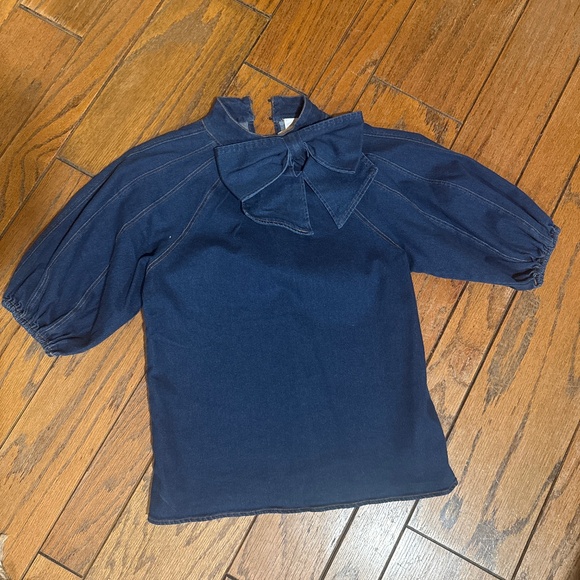 Women’s Top - Picture 1 of 3